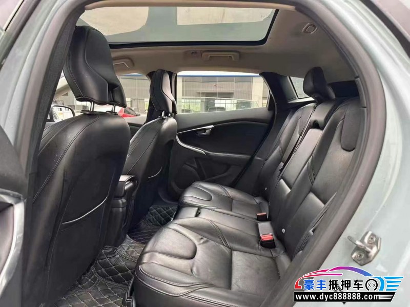 18年沃尔沃V40轿车抵押车出售