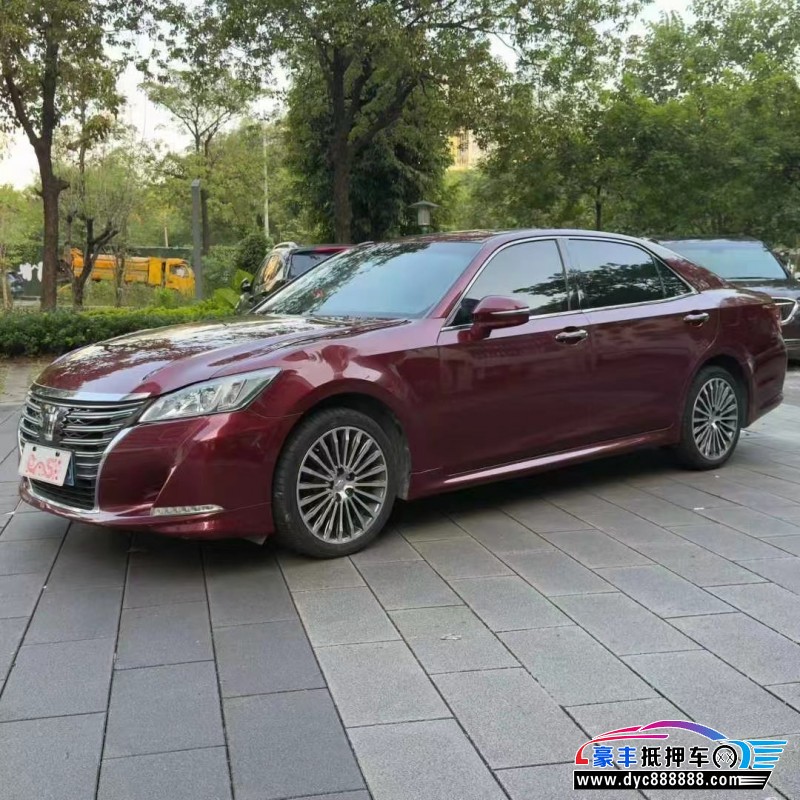 15年丰田皇冠轿车抵押车出售