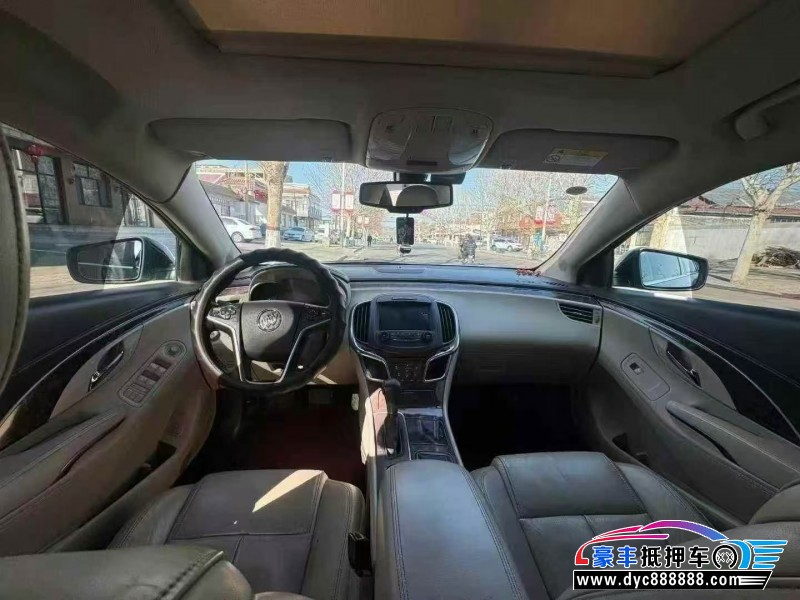 17年丰田奔跑者轿车抵押车出售