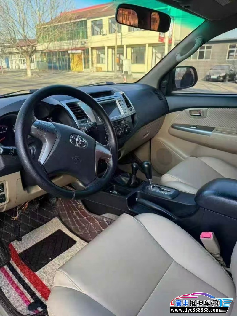 17年丰田奔跑者轿车抵押车出售