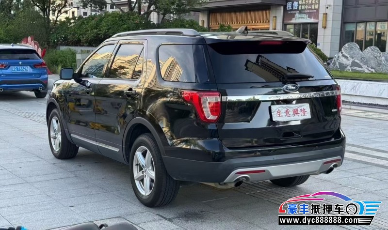 17年福特探险者轿车抵押车出售