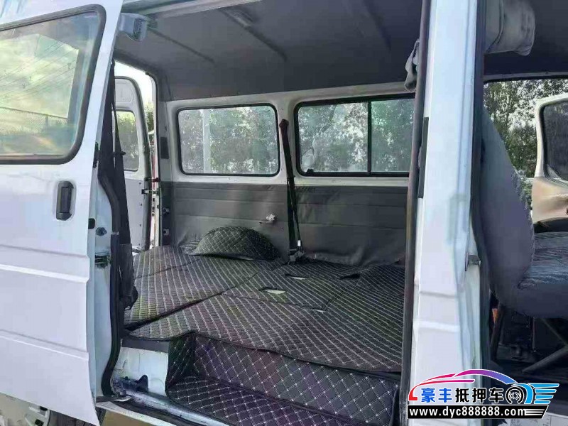 13年福特全顺轿车抵押车出售