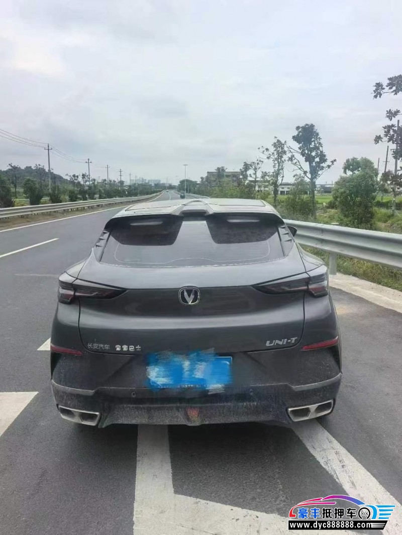 24年长安长安UNI轿车抵押车出售