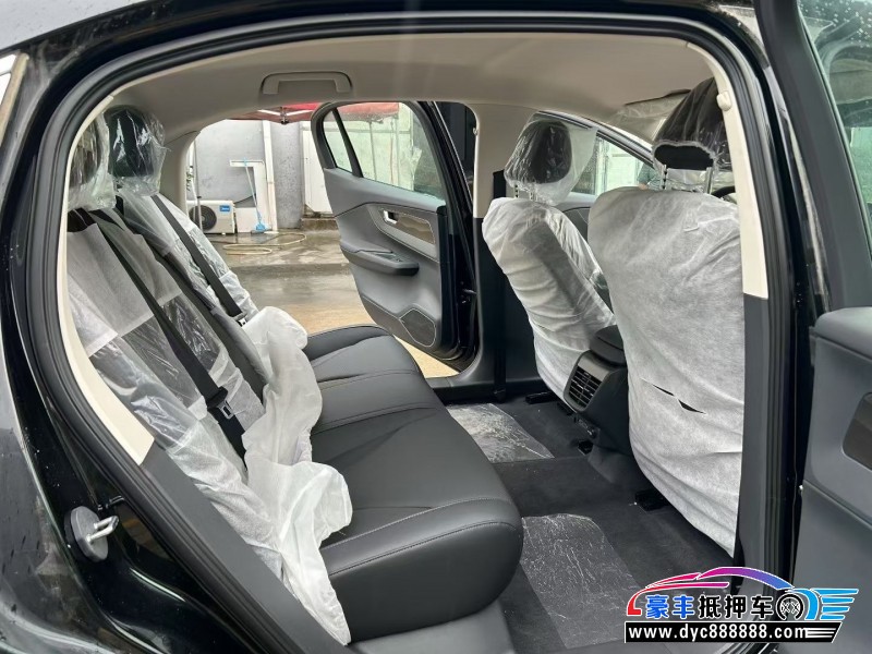 25年红旗EQM5轿车抵押车出售