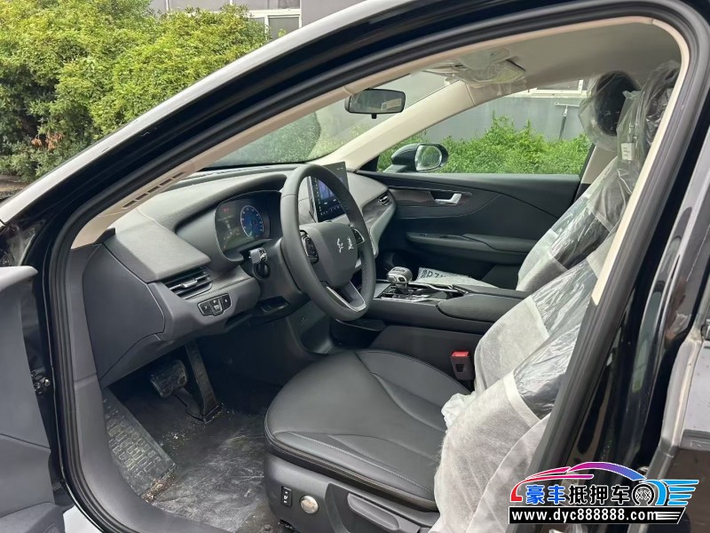 25年红旗EQM5轿车抵押车出售