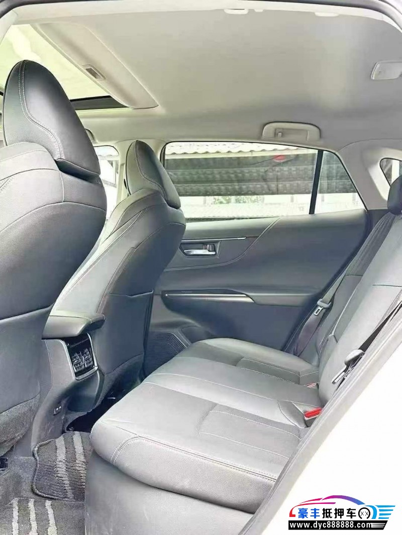 24年丰田凌放轿车抵押车出售