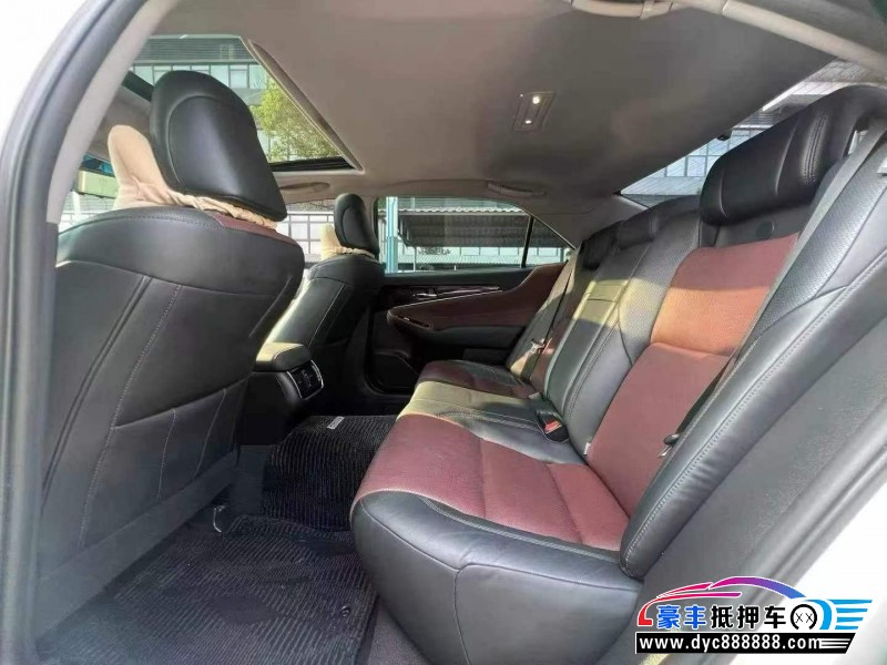 19年丰田皇冠轿车抵押车出售