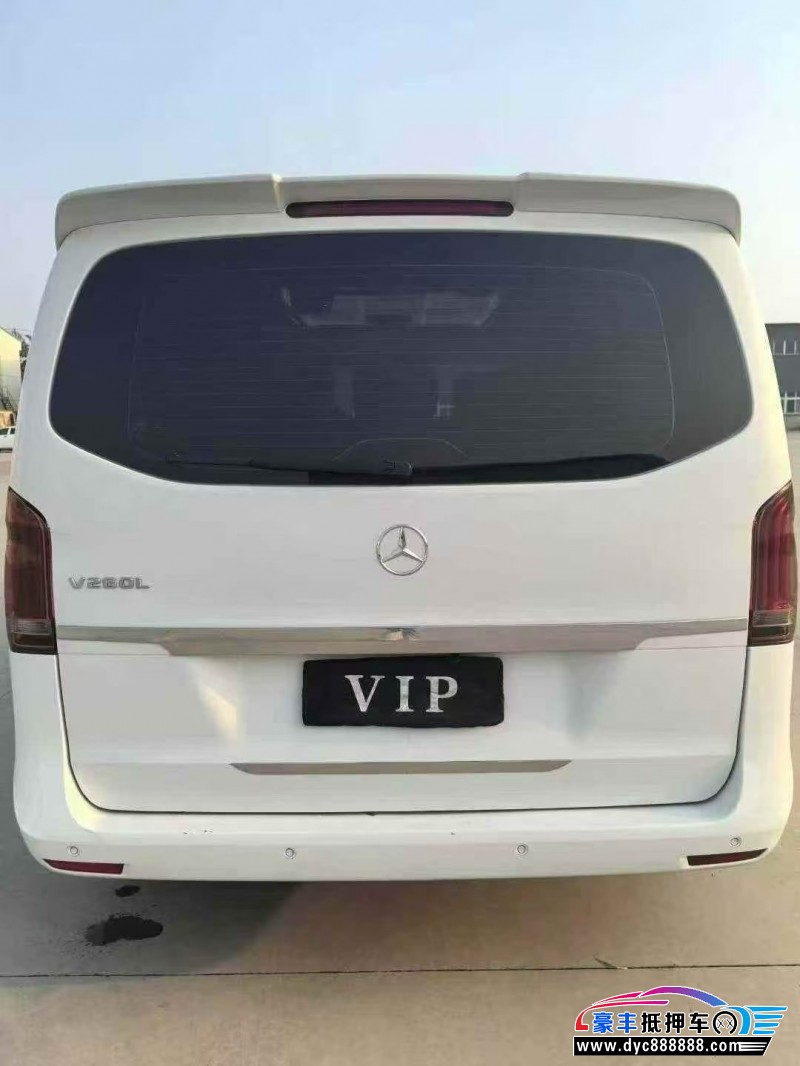 17年奔驰威霆轿车抵押车出售