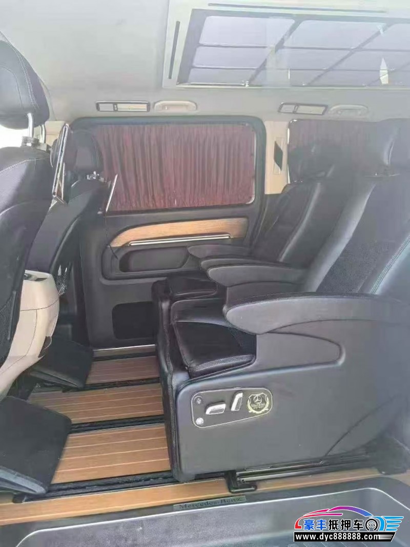 17年奔驰威霆轿车抵押车出售