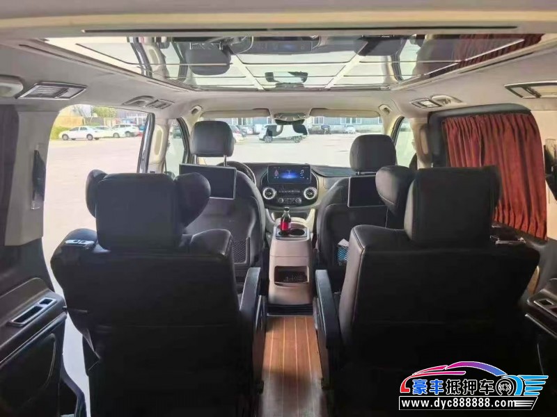 17年奔驰威霆轿车抵押车出售