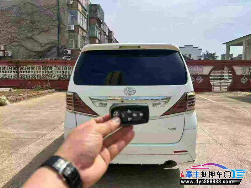 14年丰田埃尔法轿车抵押车出售