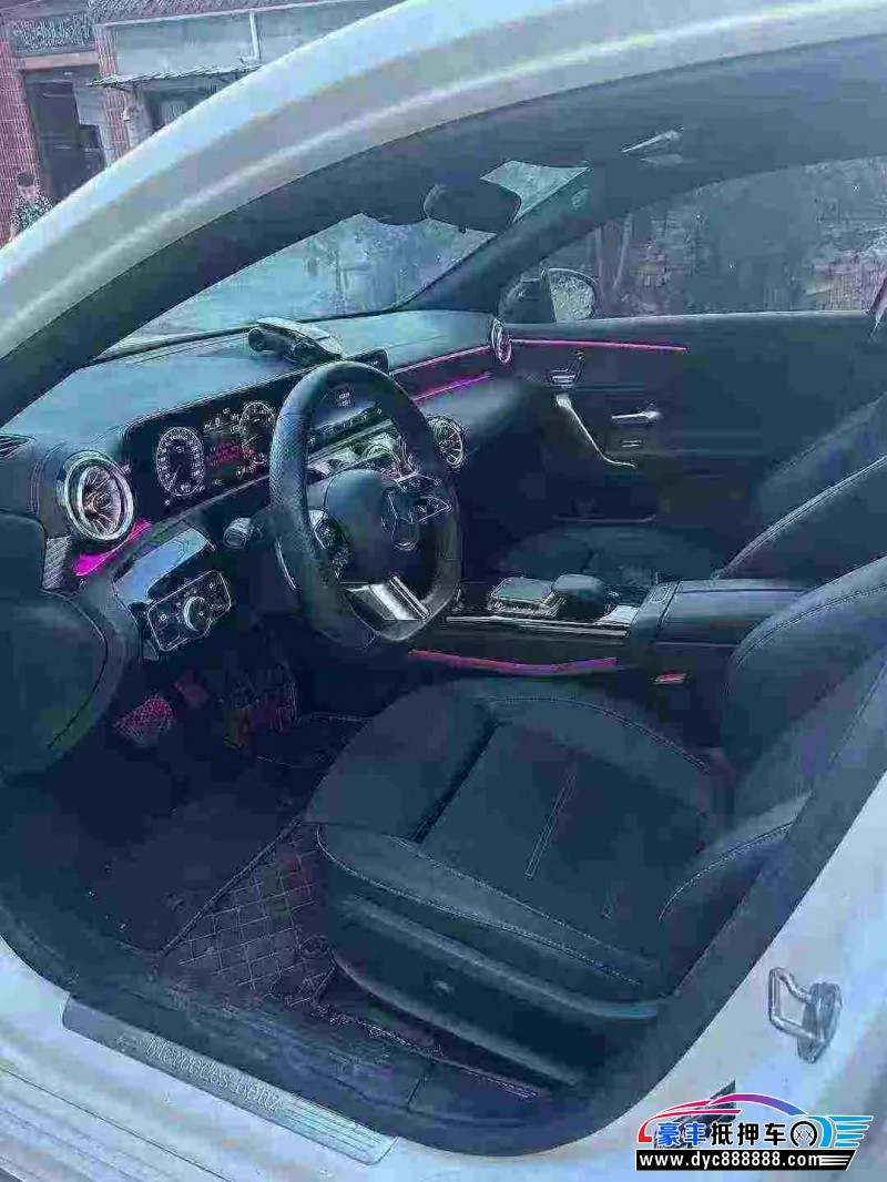 24年奔驰A轿车抵押车出售