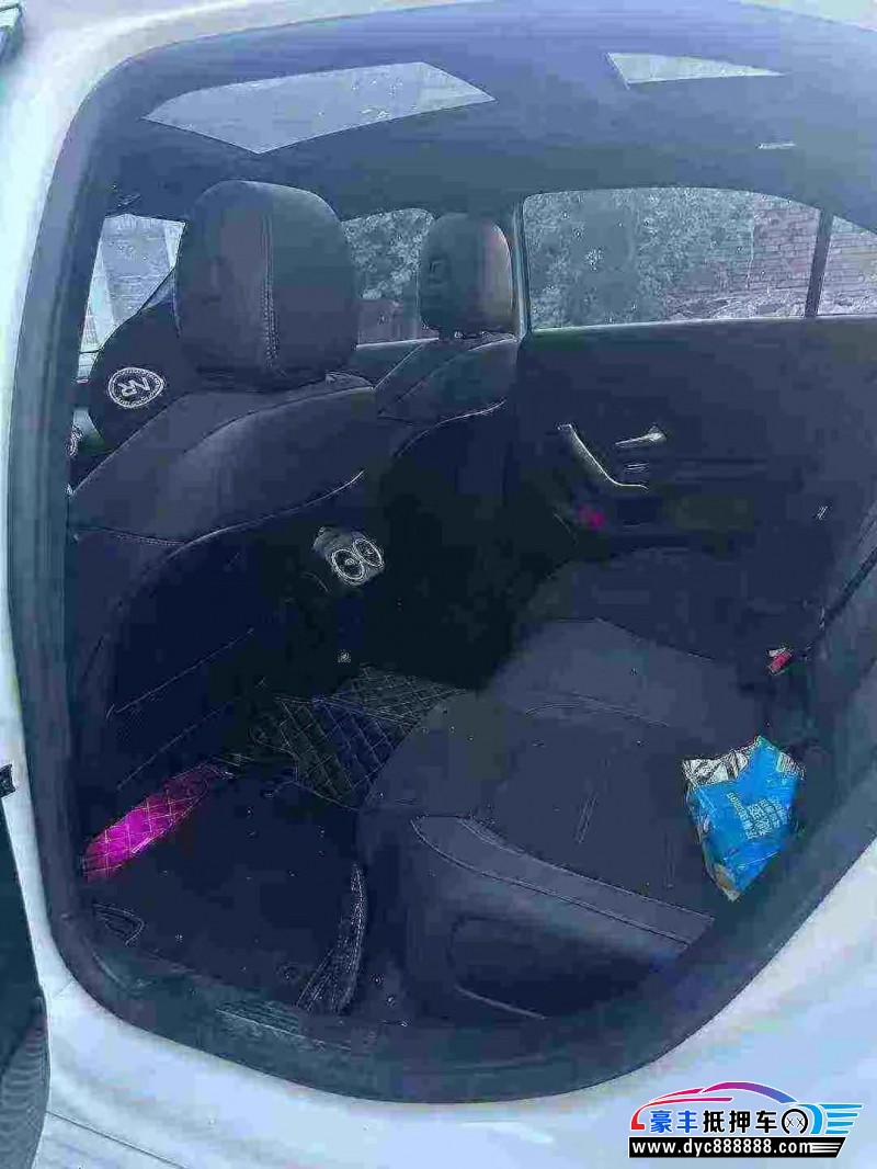 24年奔驰A轿车抵押车出售