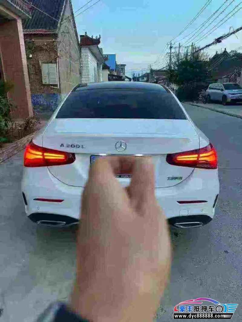 24年奔驰A轿车抵押车出售