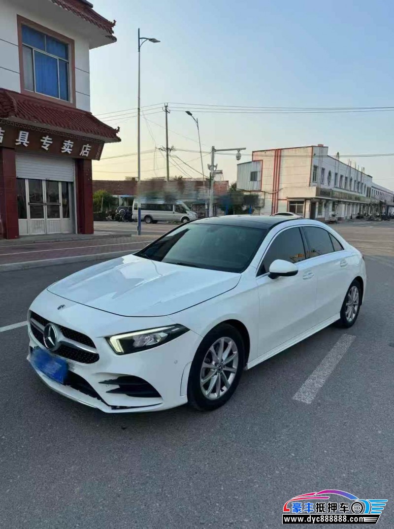 19年奔驰A轿车抵押车出售