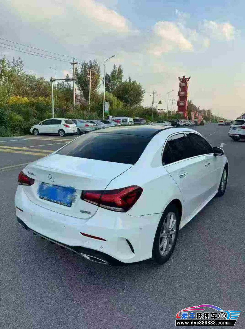 19年奔驰A轿车抵押车出售