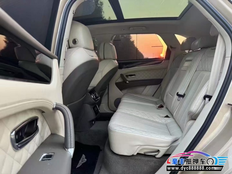 18年宾利添越轿车抵押车出售