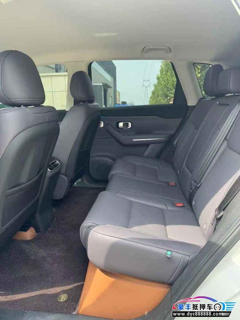 25年零跑C10轿车抵押车出售