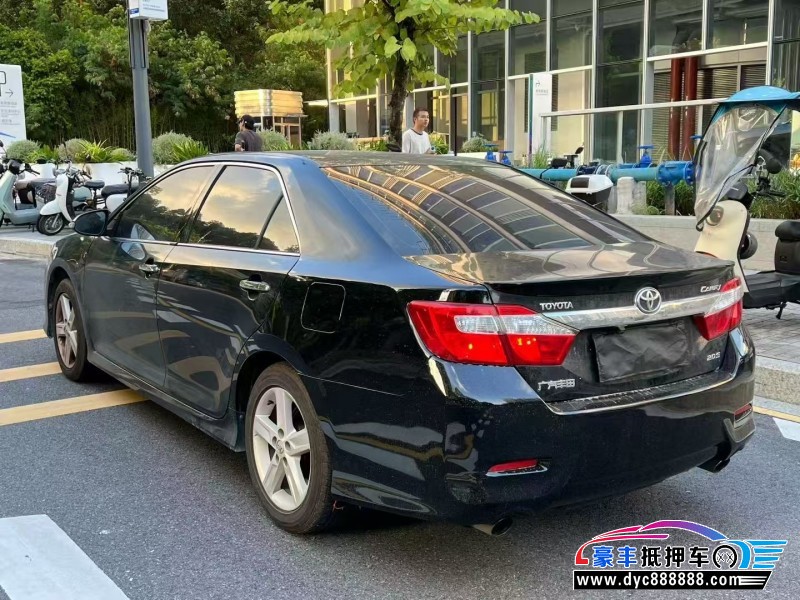 13年丰田凯美瑞轿车抵押车出售