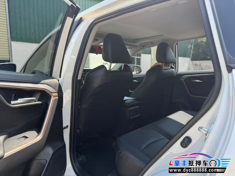 24年丰田威兰达轿车抵押车出售