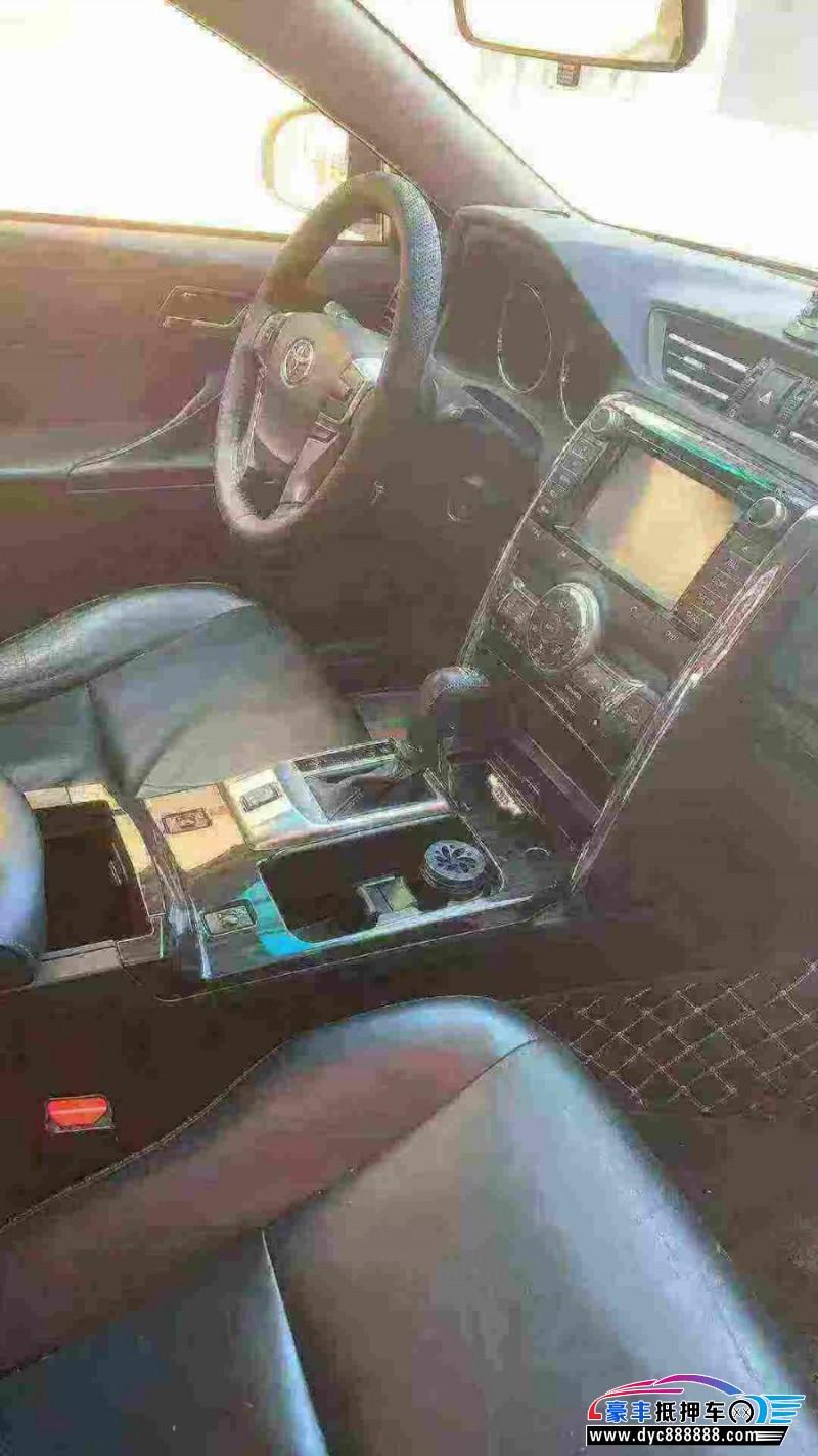 13年丰田锐志轿车抵押车出售