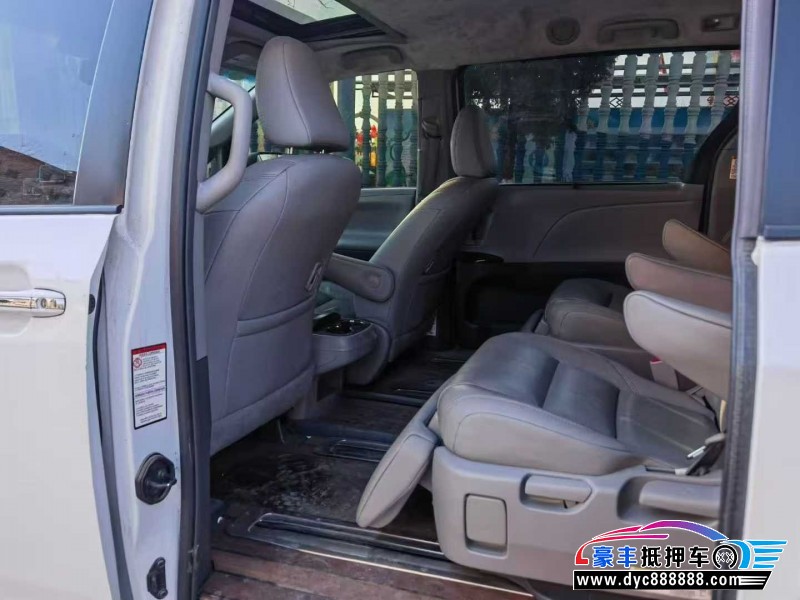 18年丰田塞纳轿车抵押车出售