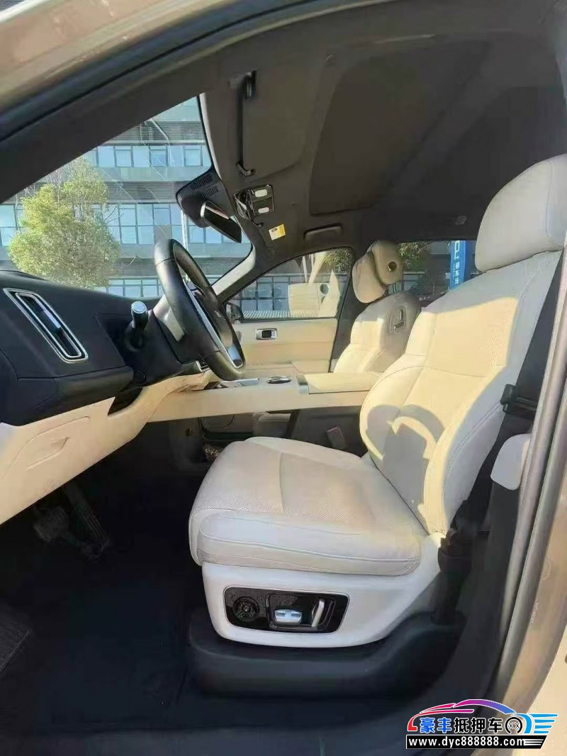 22年理想L9轿车抵押车出售