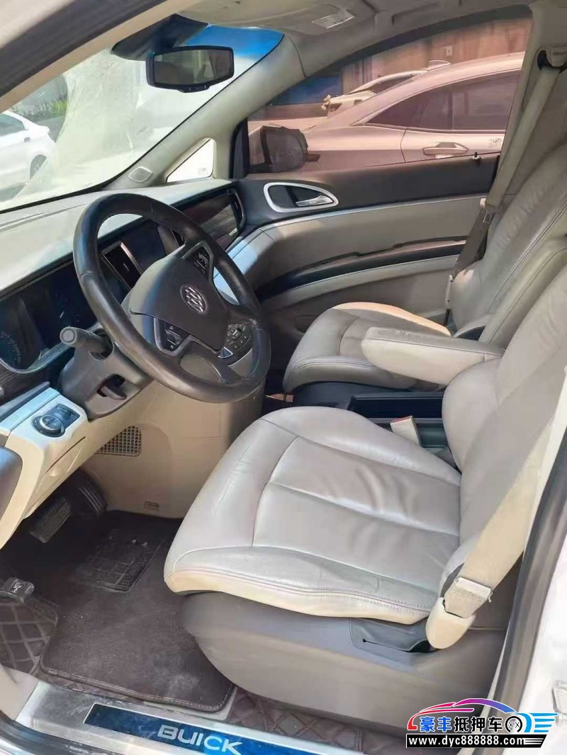 13年别克GL8轿车抵押车出售