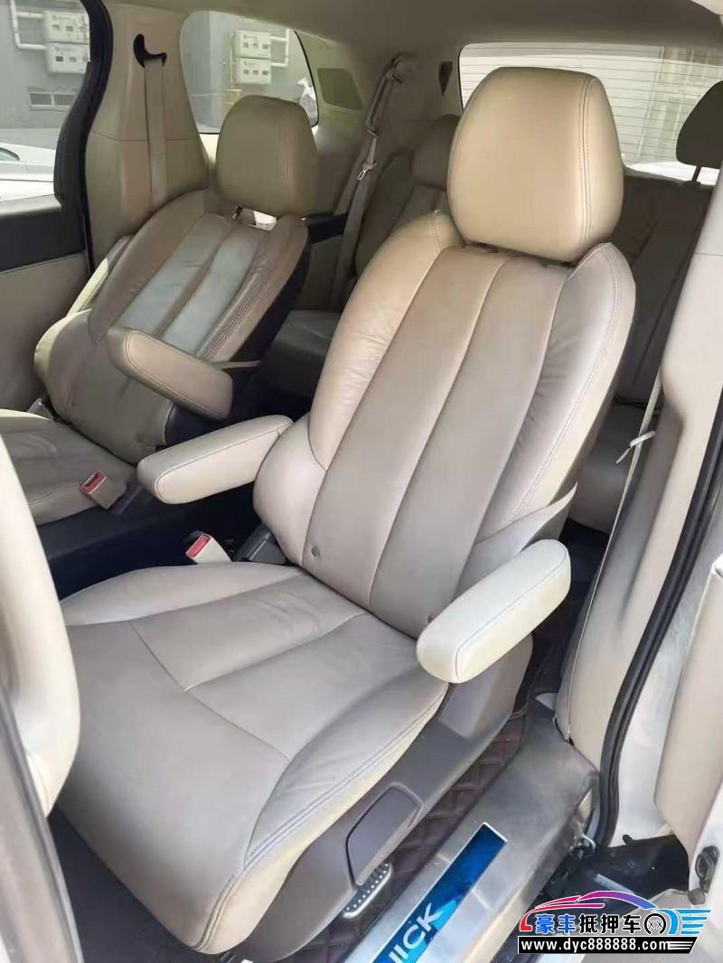 13年别克GL8轿车抵押车出售