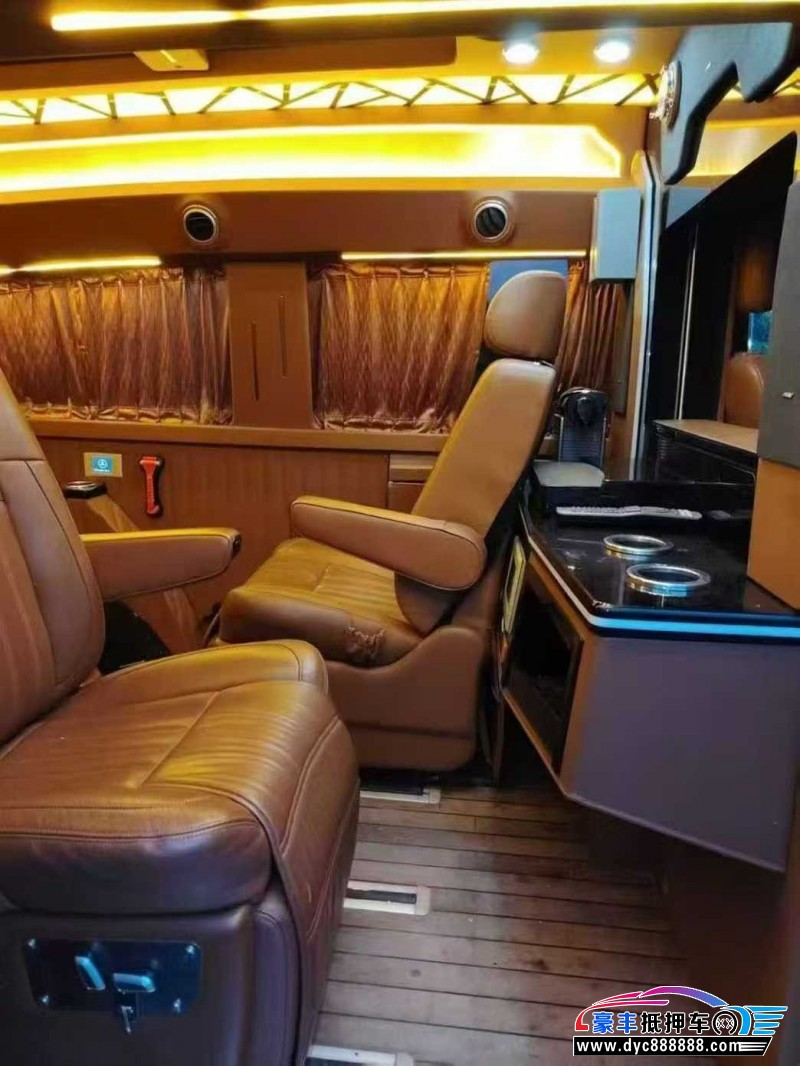 17年奔驰威霆轿车抵押车出售