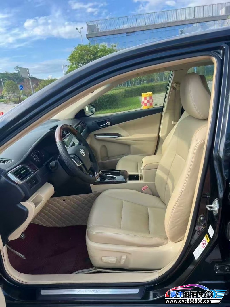 17年丰田凯美瑞轿车抵押车出售