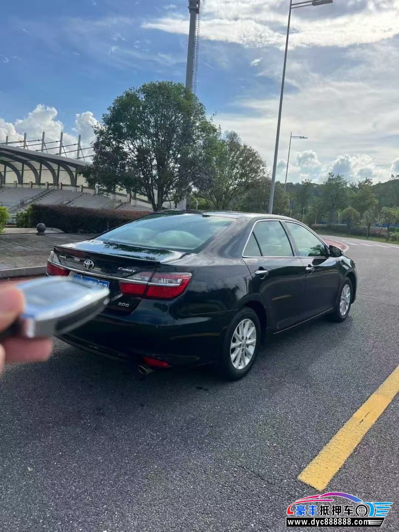 17年丰田凯美瑞轿车抵押车出售