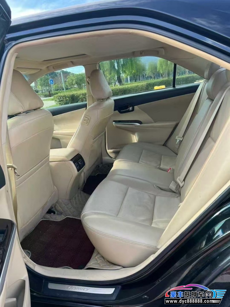 17年丰田凯美瑞轿车抵押车出售