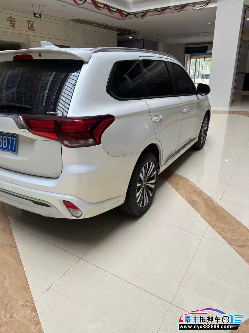 22年三菱欧蓝德轿车抵押车出售