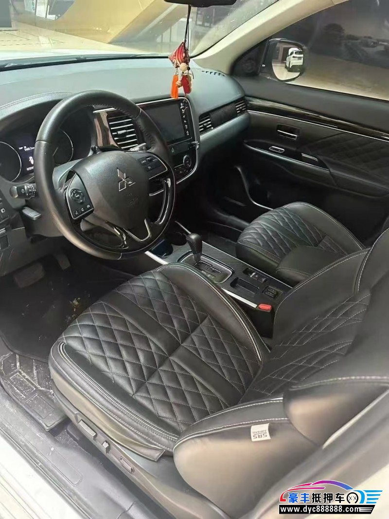 22年三菱欧蓝德轿车抵押车出售