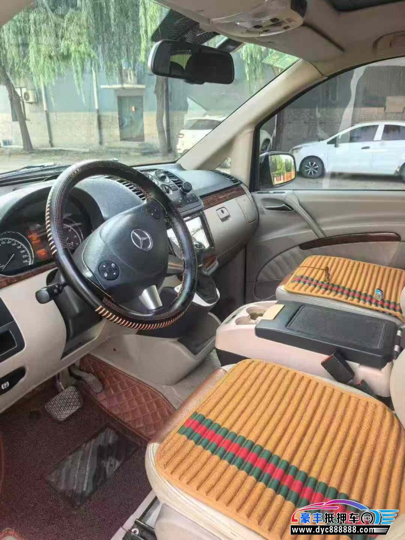 14年奔驰威霆轿车抵押车出售