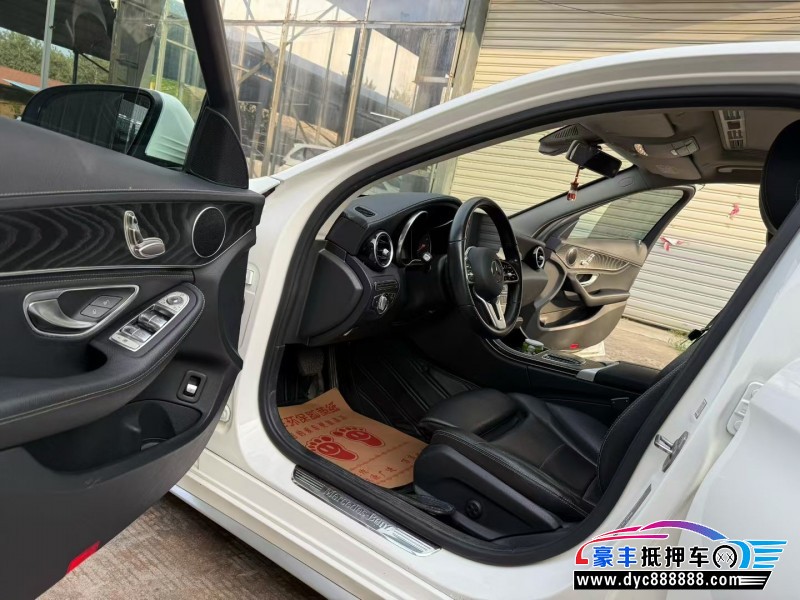 19年奔驰C轿车抵押车出售