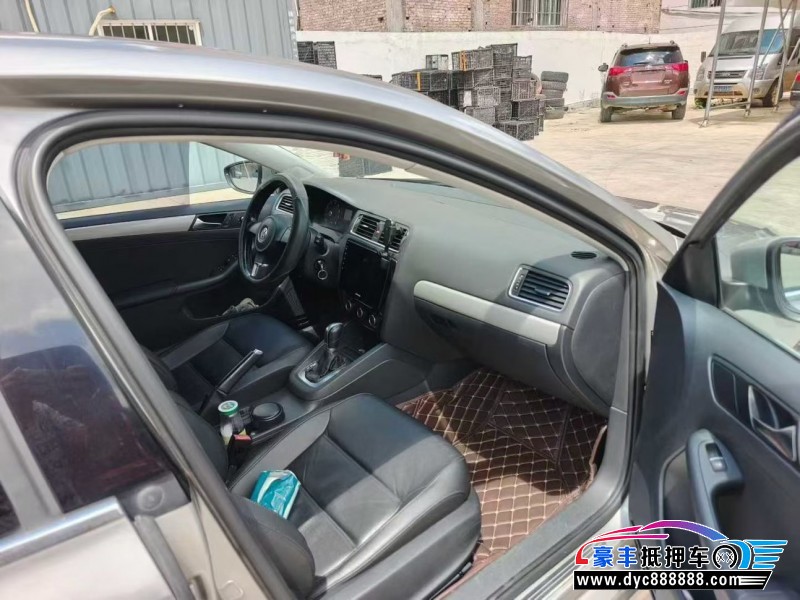 14年大众速腾轿车抵押车出售