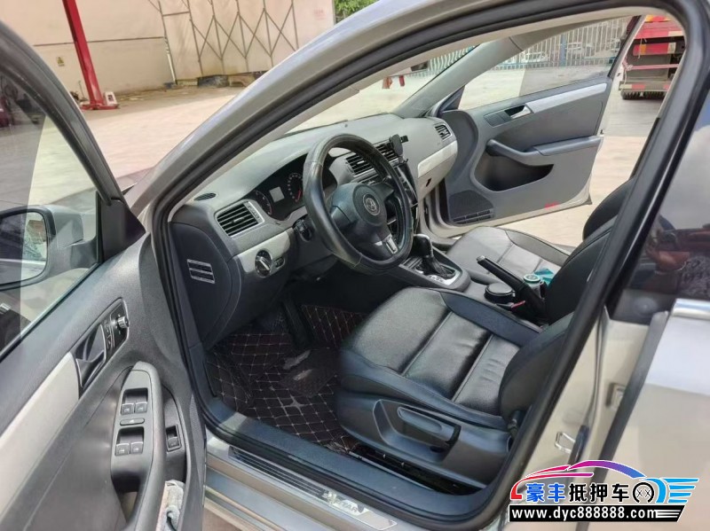 14年大众速腾轿车抵押车出售