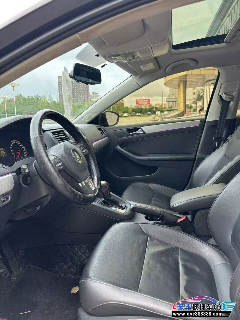 14年大众速腾轿车抵押车出售