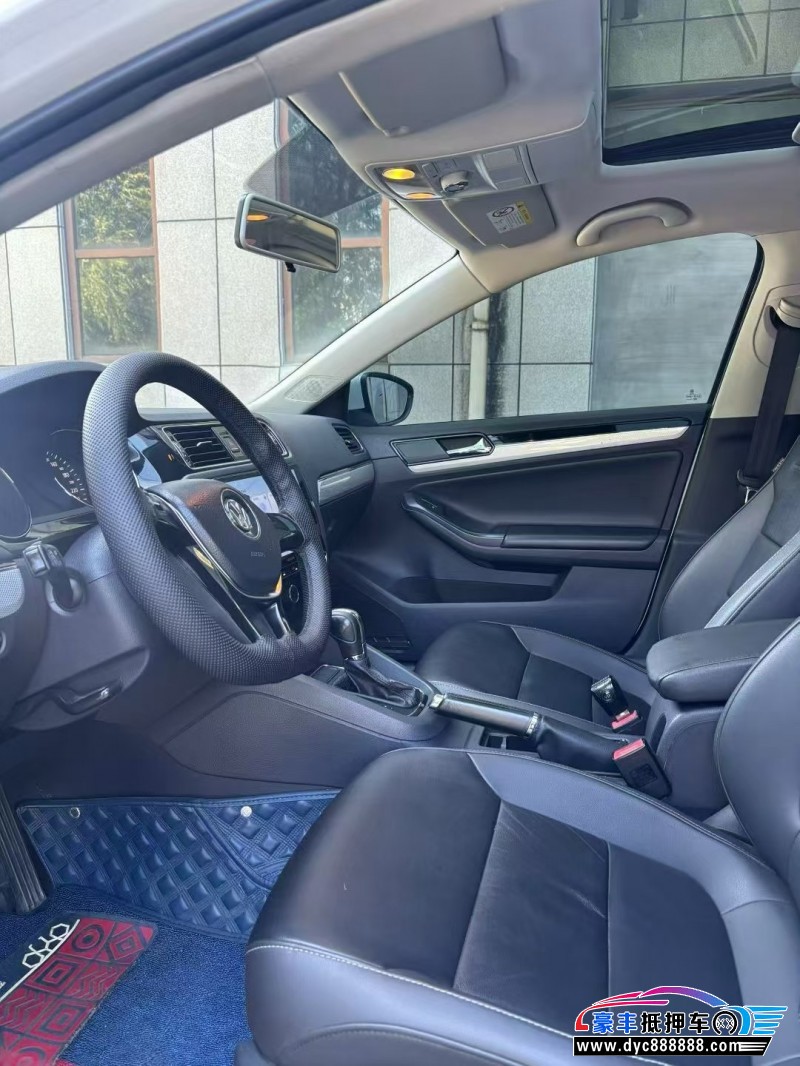 16年大众速腾轿车抵押车出售