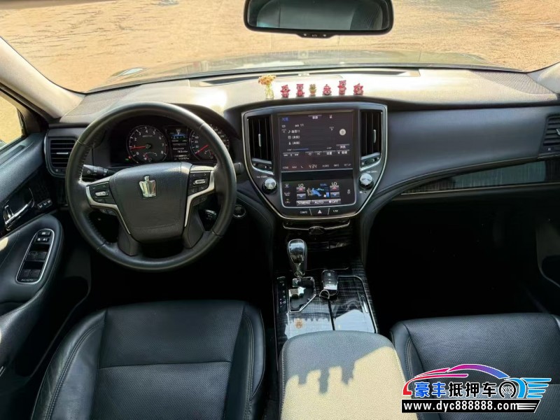 15年丰田皇冠轿车抵押车出售