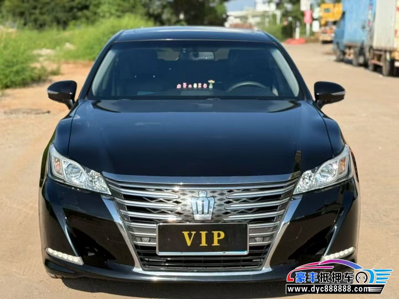 15年丰田皇冠轿车抵押车出售