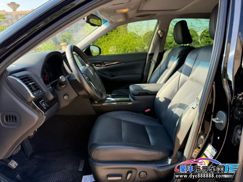 15年丰田皇冠轿车抵押车出售