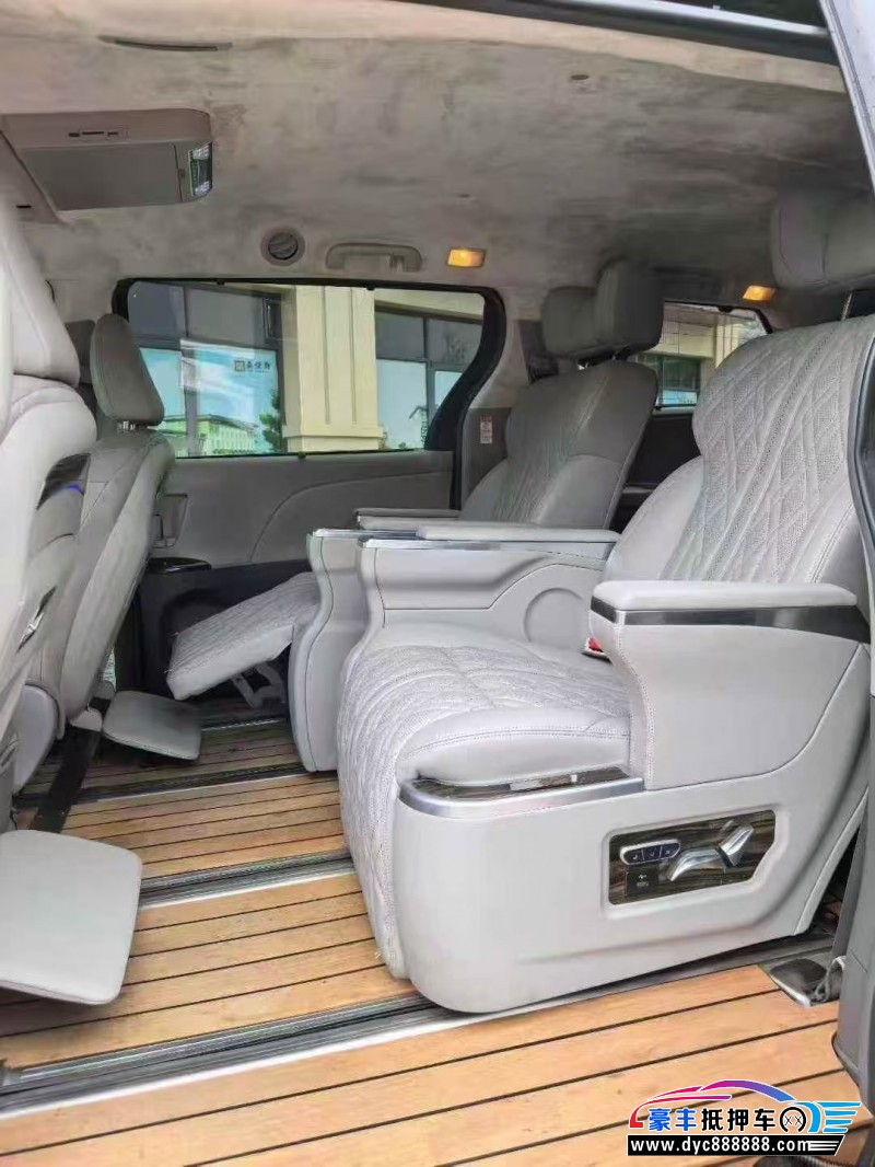 16年丰田塞纳轿车抵押车出售