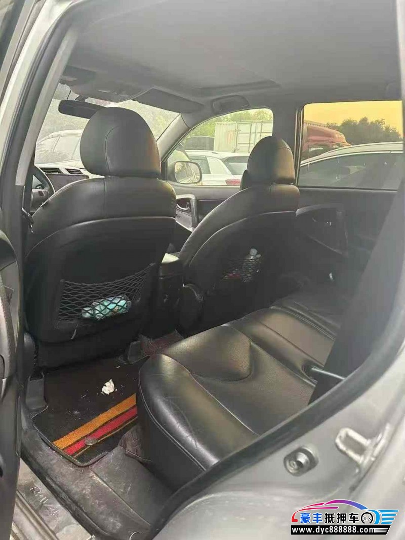 12年丰田RAV4轿车抵押车出售