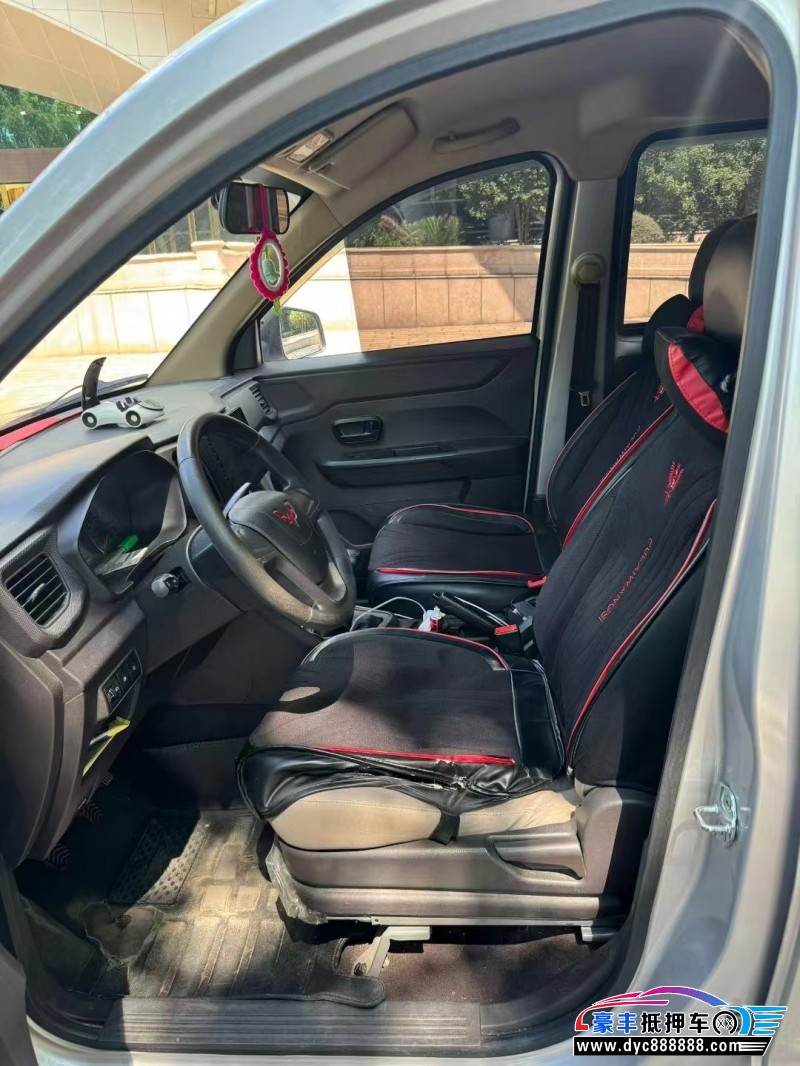 23年五菱五菱宏光S轿车抵押车出售