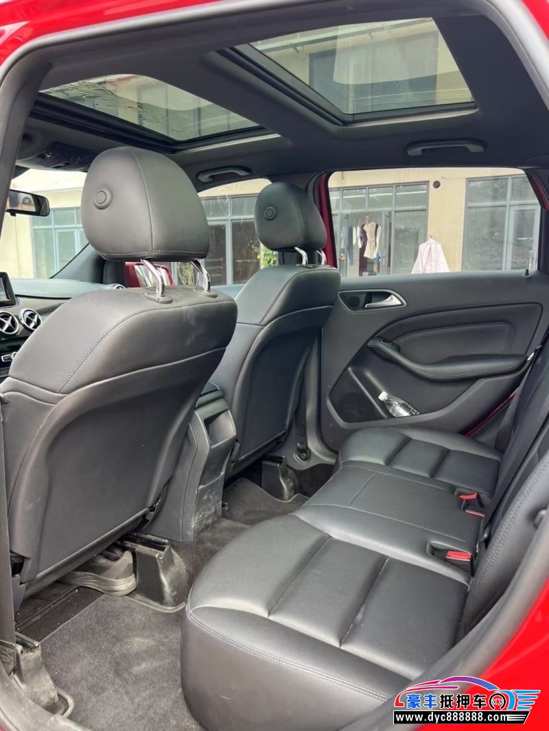 14年奔驰B轿车抵押车出售