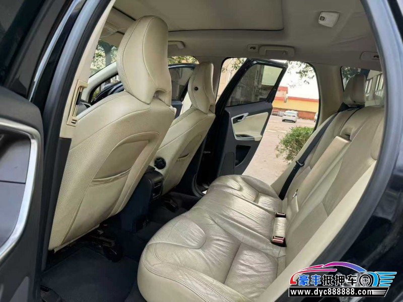 13年沃尔沃XC60轿车抵押车出售