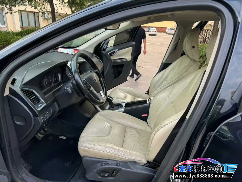 13年沃尔沃XC60轿车抵押车出售